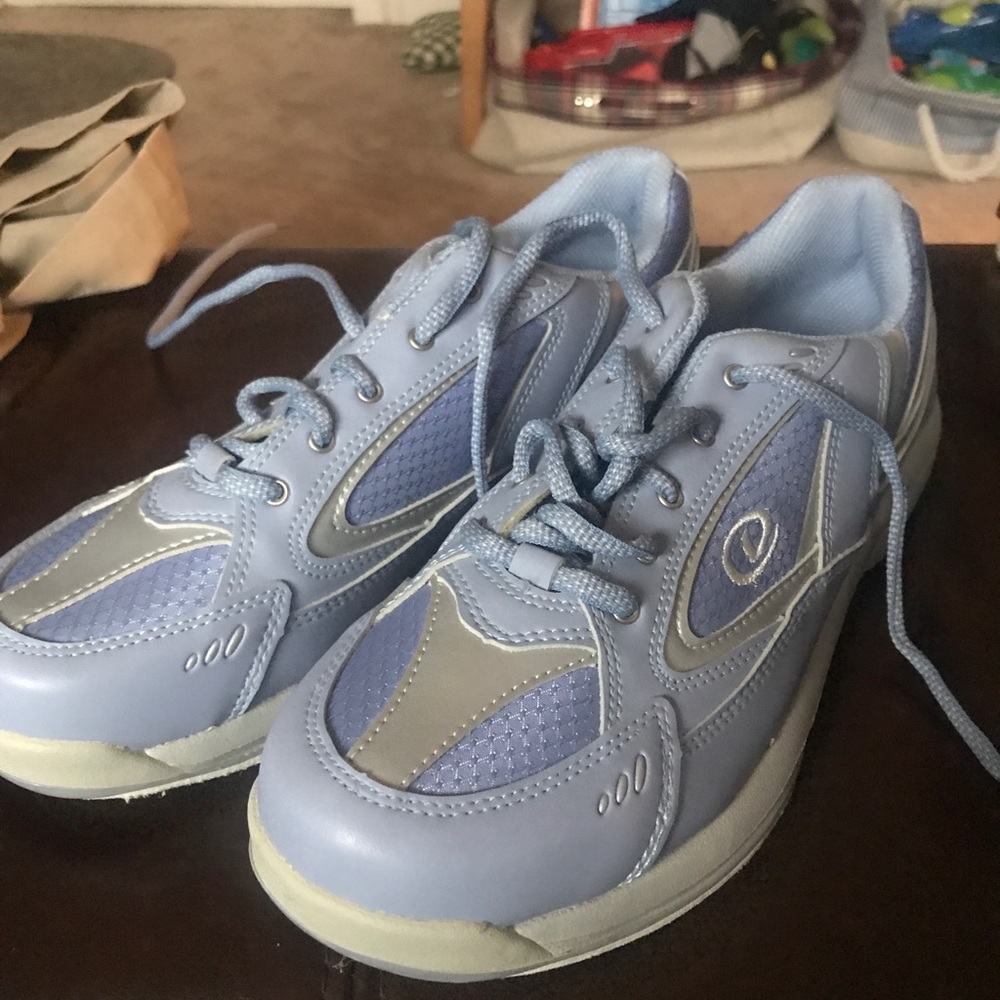 Bowling shoes